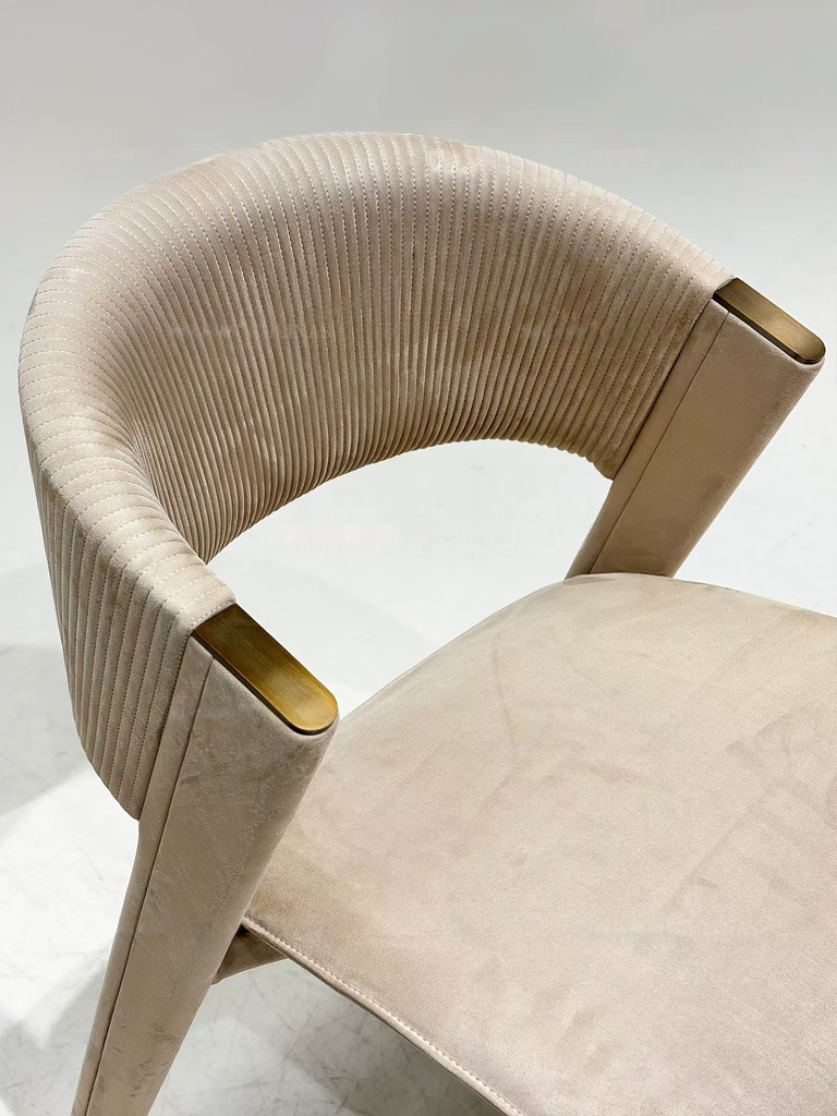 輕奢 米色烤漆 磨砂皮餐椅 KNNS151